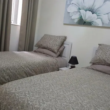דירה New 2 Bedroom Apt 3 Mins To Seafront, Free Wifi מרססקלה