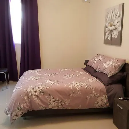 New 2 Bedroom Apt 3 Mins To Seafront, Free Wifi מרססקלה