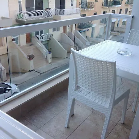 New 2 Bedroom Apt 3 Mins To Seafront, Free Wifi *