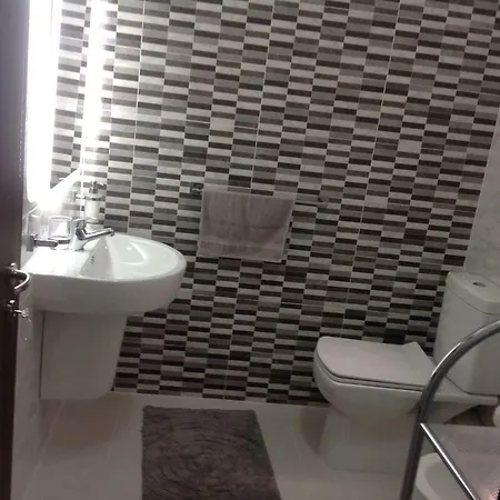 Apartment New 2 Bedroom Apt 3 Mins To Seafront, Free Wifi