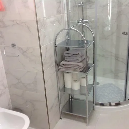 New 2 Bedroom Apt 3 Mins To Seafront, Free Wifi Marsaskala