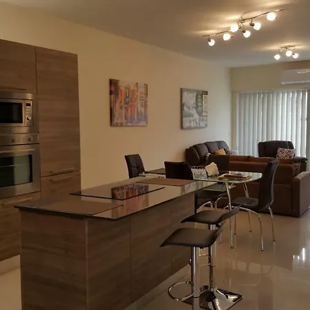 New 2 Bedroom Apt 3 Mins To Seafront, Free Wifi Apartment *