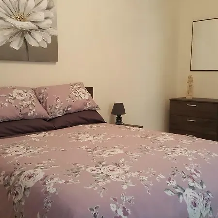 New 2 Bedroom Apt 3 Mins To Seafront, Free Wifi *