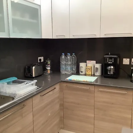 New 2 Bedroom Apt 3 Mins To Seafront, Free Wifi